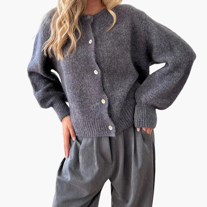 Damstickad cardigan i avslappnad stil – perfekt för vardagsbruk eller kontoret