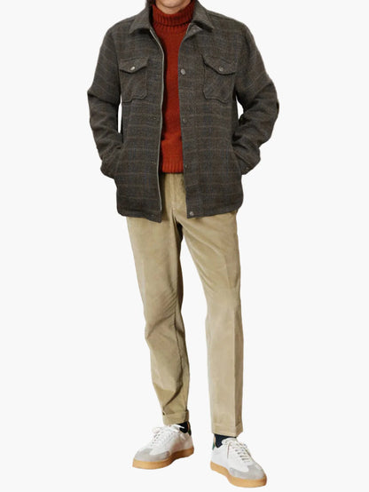 Herrjacka i klassisk rutmönstrad stil – Perfekt för vardag och utomhusbruk