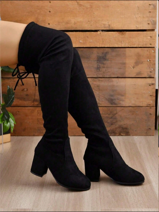 Pamela – Långa Stövlar i Elastisk Premium Veganmocka med Hög Fyrkantig Klack