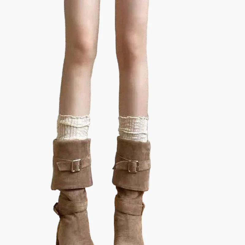 Damstövlar med klack och spänne – Trendiga höga boots för höst och vinter