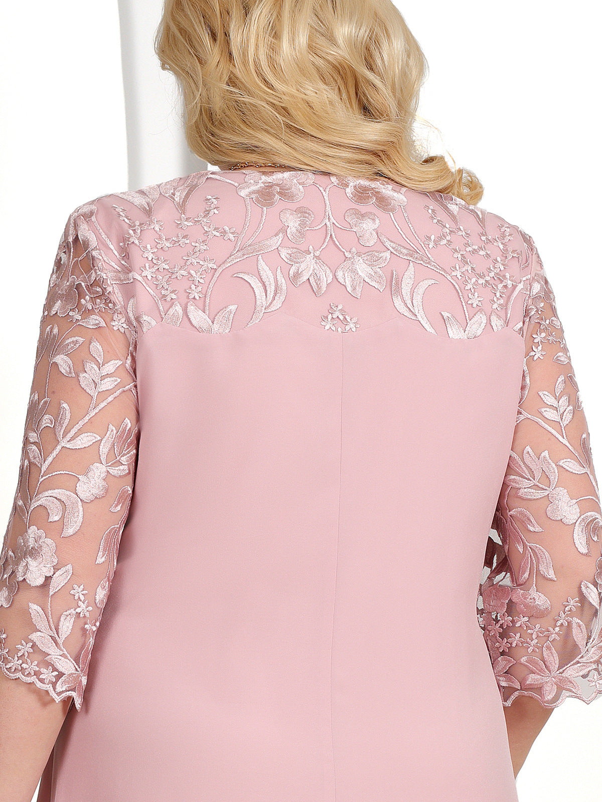 Miranda – Broderad Chiffon Patchwork Klänning med Rund Hals och Halvlång Ärmar