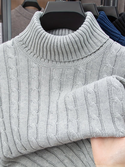 Herrarnas stickade polotröja med kabelmönster – elegant vardagsstil