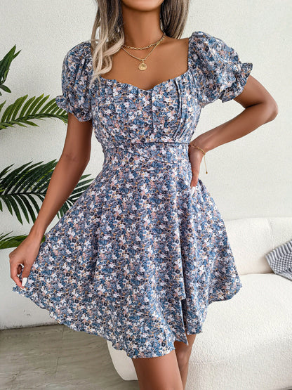 Rose – Mini Klänning med Blommönster och Löst Hem