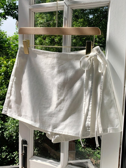 Dam Skort för Strand och Semester – Omlottstil med Knytband, Mini Kjol med Shorts