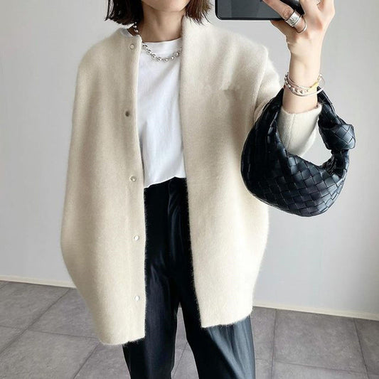 Dam Cardigan – Elegant och Avslappnad Stickad Kofta för Vardag och Kontor