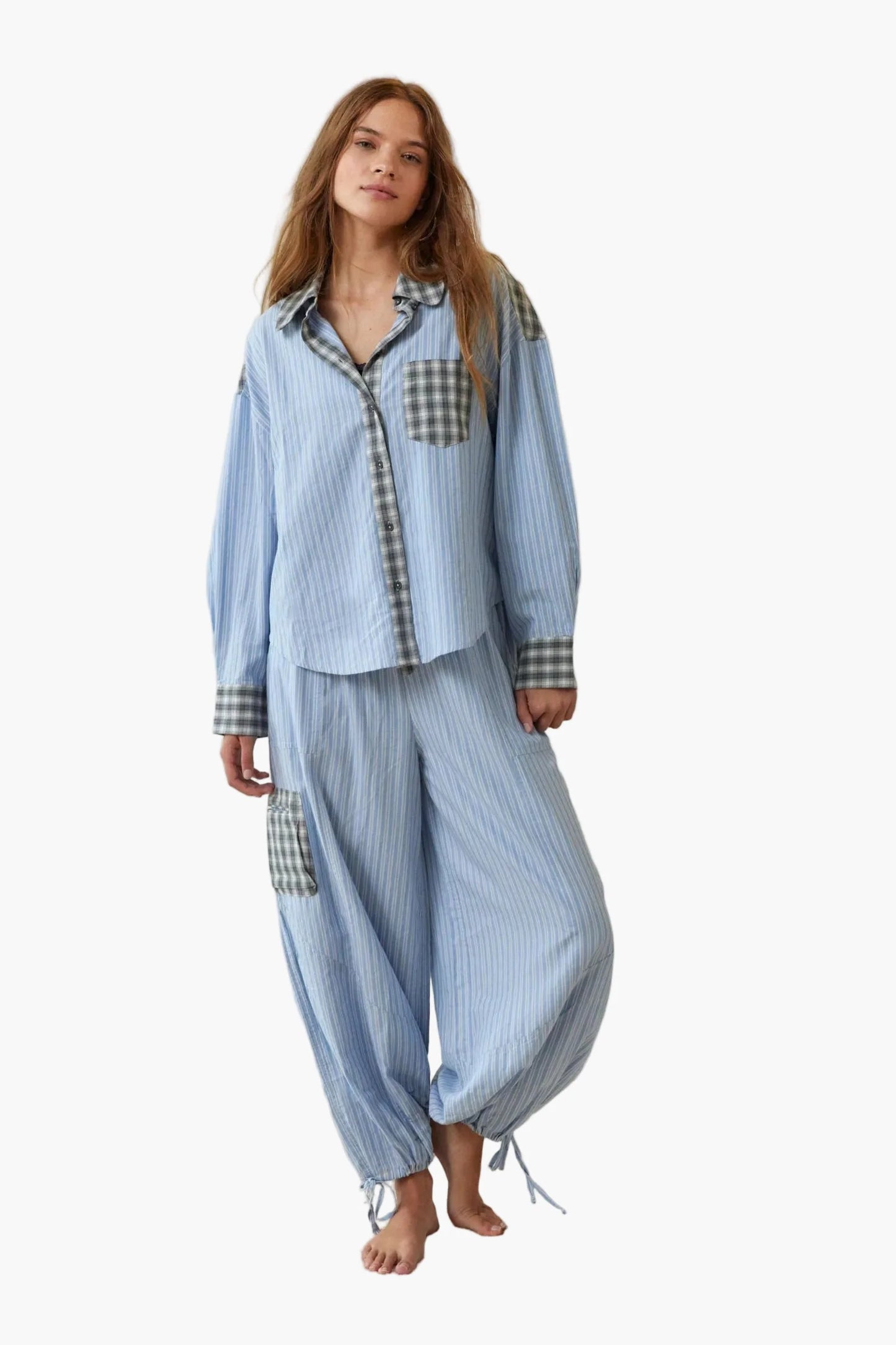 Dam Pyjamaset – Avslappnad och Trendig Look för Hemma och Natt