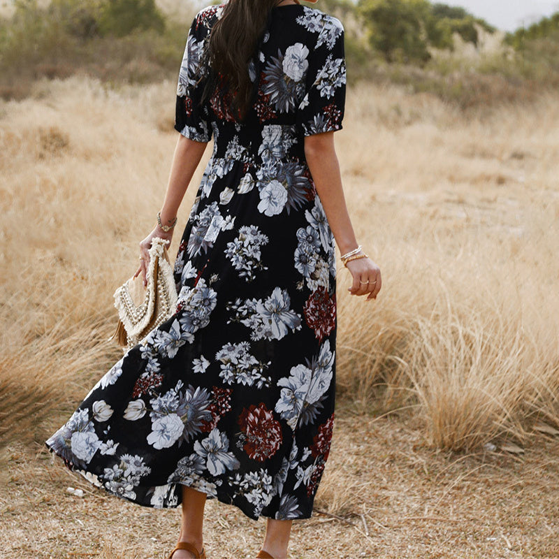 Leah – Blommig Sommardress med V-ringning och Elastisk Midja